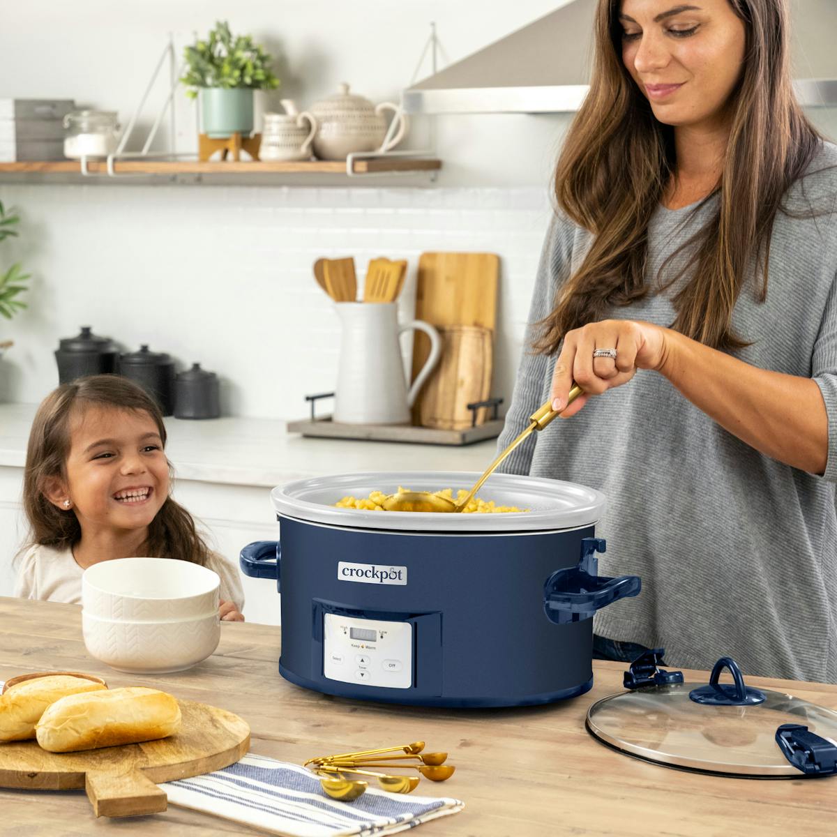 Crock-Pot Design Series 7-Quart Cook & Carry Slow Cooker, Poseidon | Programmable Slow Cooker with Locking Lid — Product Details | Product Guide 3h